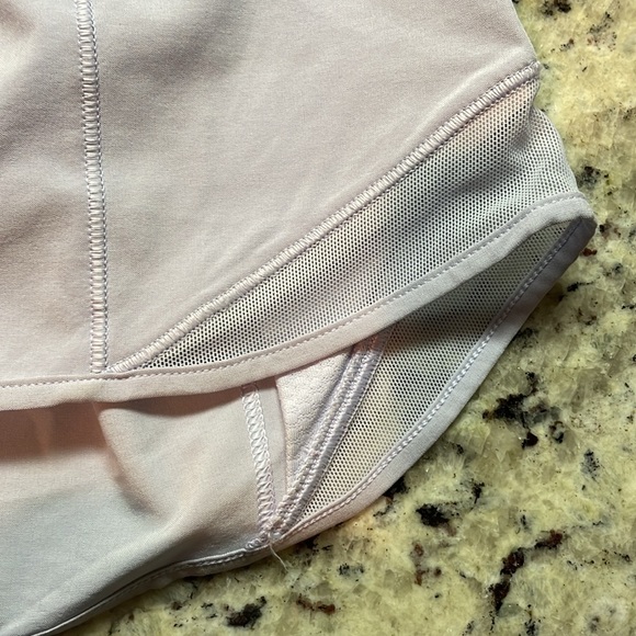 Lululemon Womens Sz 4 Reg Hotty Hot Short with Liner - Picture 3 of 7